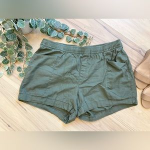 Old Navy High-waisted 4” Linen-blend Shorts Green
Size Large